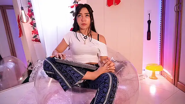 Snapshot of lilith__rosse chatting on December 21, 2025, 2:41 pm lilith rosse online show from December 21, 2025, 2:41 pm