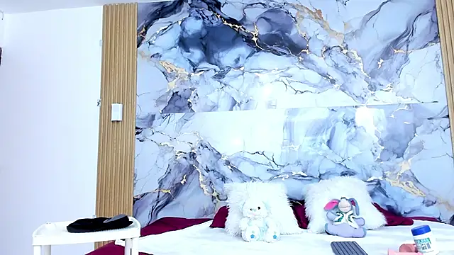 luna hoott online show from October 10, 2025, 2:18 pm