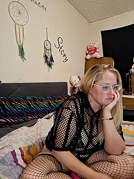 Snapshot of Toybox13_Pika chatting on September 18, 2025, 9:07 pm Toybox13 Pika online show from September 18, 2025, 9:07 pm