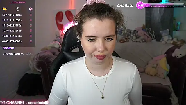 Snapshot of SecretDesireMe chatting on October 5, 2025, 9:27 pm SecretDesireMe online show from October 5, 2025, 9:27 pm