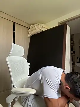 Snapshot of sendfer chatting on November 4, 2025, 8:45 pm sendfer online show from November 4, 2025, 8:45 pm