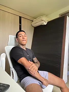 Snapshot of sendfer chatting on December 15, 2025, 7:31 pm sendfer online show from December 15, 2025, 7:31 pm