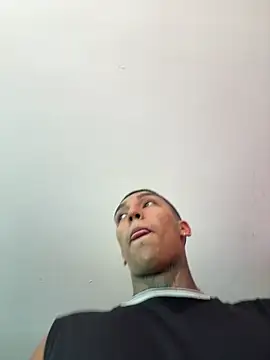 Snapshot of sendfer chatting on November 17, 2025, 4:44 pm sendfer online show from November 17, 2025, 4:44 pm