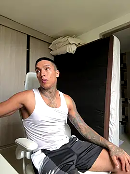 Snapshot of sendfer chatting on November 24, 2025, 7:47 pm sendfer online show from November 24, 2025, 7:47 pm