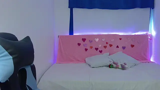 Snapshot of Lia_14_ chatting on February 22, 2025, 5:24 pm Lia 14 online show from February 22, 2025, 5:24 pm