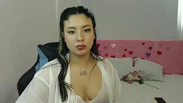 Snapshot of Lia_14_ chatting on February 19, 2025, 8:52 pm Lia 14 online show from February 19, 2025, 8:52 pm