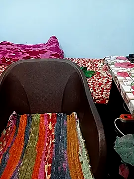 Snapshot of reemacouple007 chatting on November 5, 2025, 8:06 am reemacouple007 online show from November 5, 2025, 8:06 am