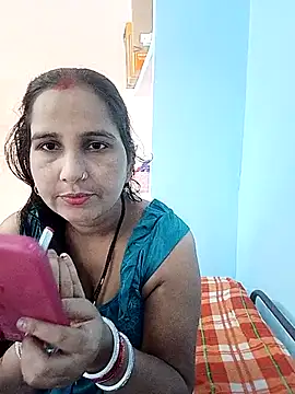 Snapshot of reemacouple007 chatting on October 25, 2025, 7:29 am reemacouple007 online show from October 25, 2025, 7:29 am