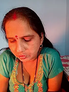 Snapshot of reemacouple007 chatting on November 13, 2025, 9:02 am reemacouple007 online show from November 13, 2025, 9:02 am