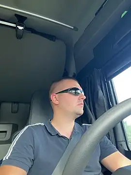 freenki41 online show from November 7, 2025, 9:14 am