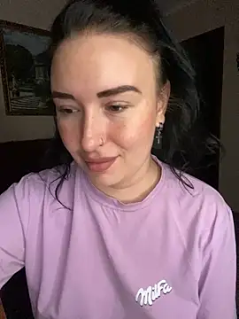 Roxana Bell online show from April 18, 2026, 9:15 pm