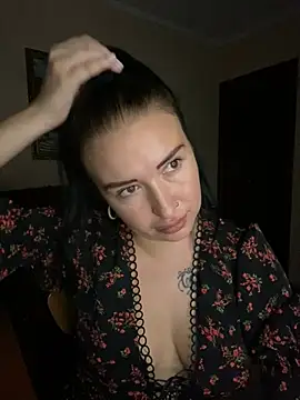 Snapshot of Roxana_Bell chatting on July 15, 2026, 6:59 pm Roxana Bell online show from July 15, 2026, 6:59 pm