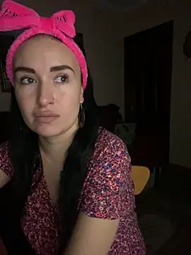 Roxana Bell online show from February 12, 2026, 7:57 pm