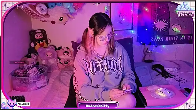 Snapshot of AmbrosiaKitty chatting on May 21, 2026, 10:45 am AmbrosiaKitty online show from May 21, 2026, 10:45 am