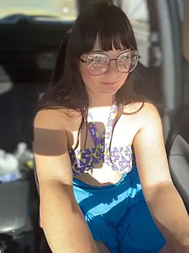 urpuppymoon online show from February 20, 2026, 7:38 pm