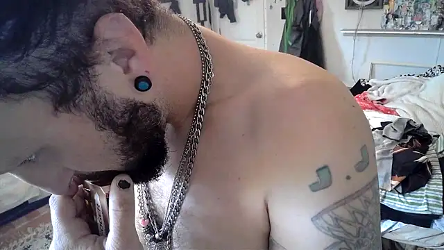 BobbyQ29 online show from April 1, 2026, 8:39 pm