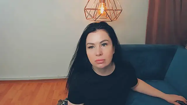 LayaFlow online show from April 15, 2026, 7:58 am