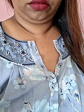 Ravina patil1 online show from April 22, 2026, 5:36 am