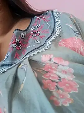 Snapshot of Ravina_patil1 chatting on May 16, 2026, 5:17 am Ravina patil1 online show from May 16, 2026, 5:17 am