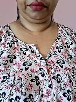 Ravina patil1 online show from April 18, 2026, 7:11 am