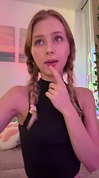 Snapshot of LunaRase chatting on October 27, 2025, 11:00 am LunaRase online show from October 27, 2025, 11:00 am