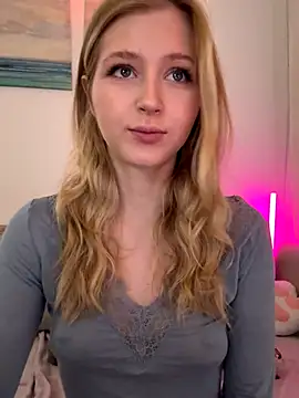 Snapshot of LunaRase chatting on December 3, 2025, 7:08 am LunaRase online show from December 3, 2025, 7:08 am