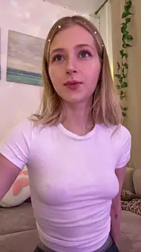 Snapshot of LunaRase chatting on October 30, 2025, 10:35 am LunaRase online show from October 30, 2025, 10:35 am