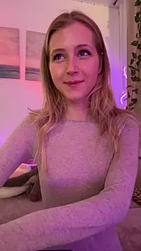 Snapshot of LunaRase chatting on October 26, 2025, 9:53 am LunaRase online show from October 26, 2025, 9:53 am