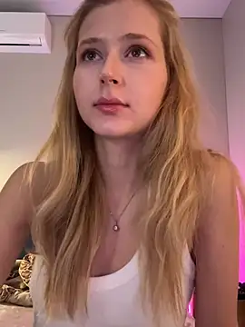 Snapshot of LunaRase chatting on June 24, 2026, 7:07 am LunaRase online show from June 24, 2026, 7:07 am