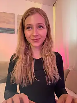 Snapshot of LunaRase chatting on November 13, 2025, 9:13 am LunaRase online show from November 13, 2025, 9:13 am