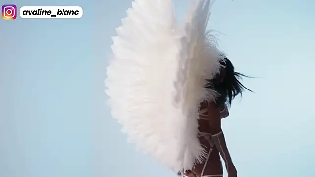 Snapshot of Avaline_Blancx chatting on March 13, 2025, 12:56 pm Avaline Blancx online show from March 13, 2025, 12:56 pm