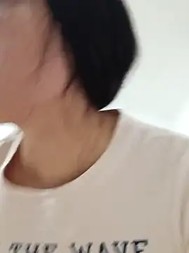 Ariakris online show from November 18, 2025, 10:34 pm