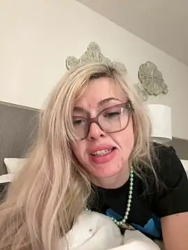 Snapshot of propertyofdaddy chatting on March 17, 2025, 4:19 am propertyofdaddy online show from March 17, 2025, 4:19 am