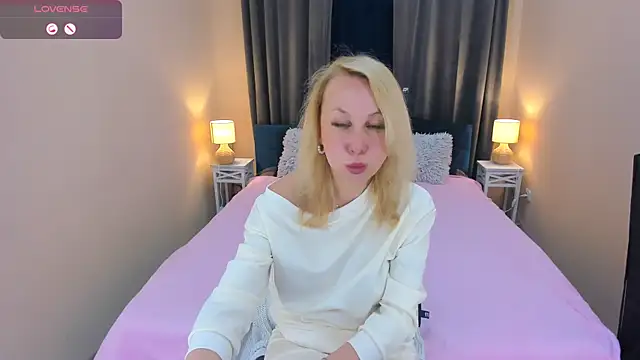 Snapshot of Anny_Jey_ chatting on May 4, 2026, 6:33 pm Anny Jey online show from May 4, 2026, 6:33 pm