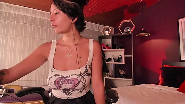 Moony 14 online show from April 1, 2026, 1:12 pm