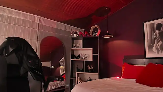 Moony 14 online show from April 25, 2026, 1:41 pm