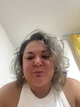 Snapshot of MikyVesela chatting on October 27, 2025, 5:25 pm MikyVesela online show from October 27, 2025, 5:25 pm