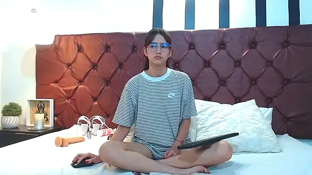 MelodyMansson online show from February 20, 2025, 8:03 pm