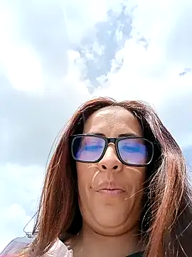 Snapshot of Lena-32 chatting on February 7, 2025, 6:45 pm Lena-32 online show from February 7, 2025, 6:45 pm