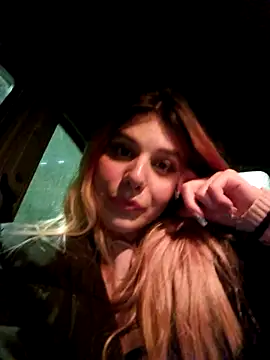 Snapshot of LeylaRosse chatting on March 7, 2025, 8:22 pm LeylaRosse online show from March 7, 2025, 8:22 pm