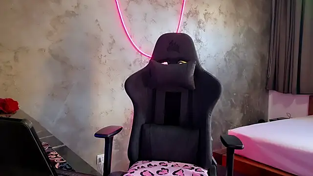 Snapshot of LeylaRosse chatting on September 30, 2025, 7:36 am LeylaRosse online show from September 30, 2025, 7:36 am