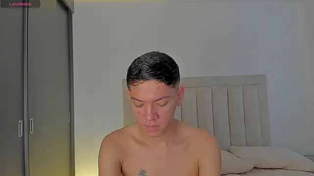 JulianRose 1 online show from October 8, 2025, 12:50 pm