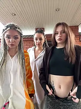 Snapshot of TwixCouple chatting on November 28, 2025, 1:11 pm TwixCouple online show from November 28, 2025, 1:11 pm