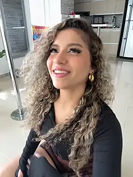 Snapshot of Melina-Smith chatting on November 14, 2025, 6:33 pm Melina-Smith online show from November 14, 2025, 6:33 pm