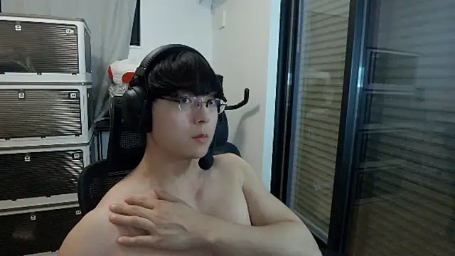 Tkcqcc online show from December 17, 2025, 5:18 pm