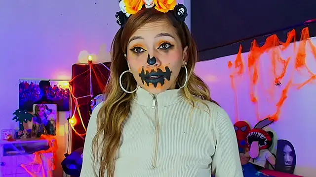 alisson zafiro  online show from October 28, 2025, 3:18 am