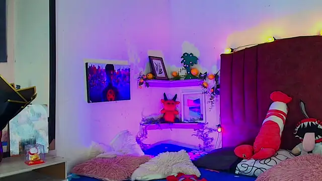 alisson zafiro  online show from November 12, 2025, 3:21 am