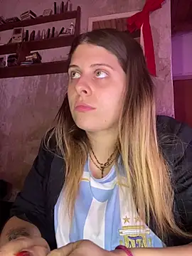FlorBich online show from June 17, 2026, 2:33 am