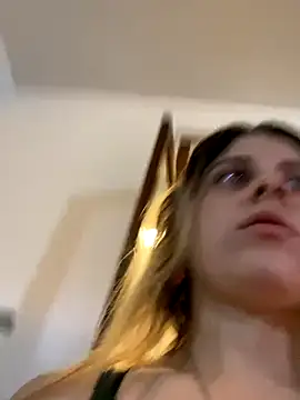 Snapshot of FlorBich chatting on December 18, 2025, 2:21 pm FlorBich online show from December 18, 2025, 2:21 pm