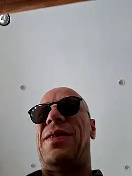Snapshot of wedge75 chatting on May 24, 2026, 8:14 am wedge75 online show from May 24, 2026, 8:14 am